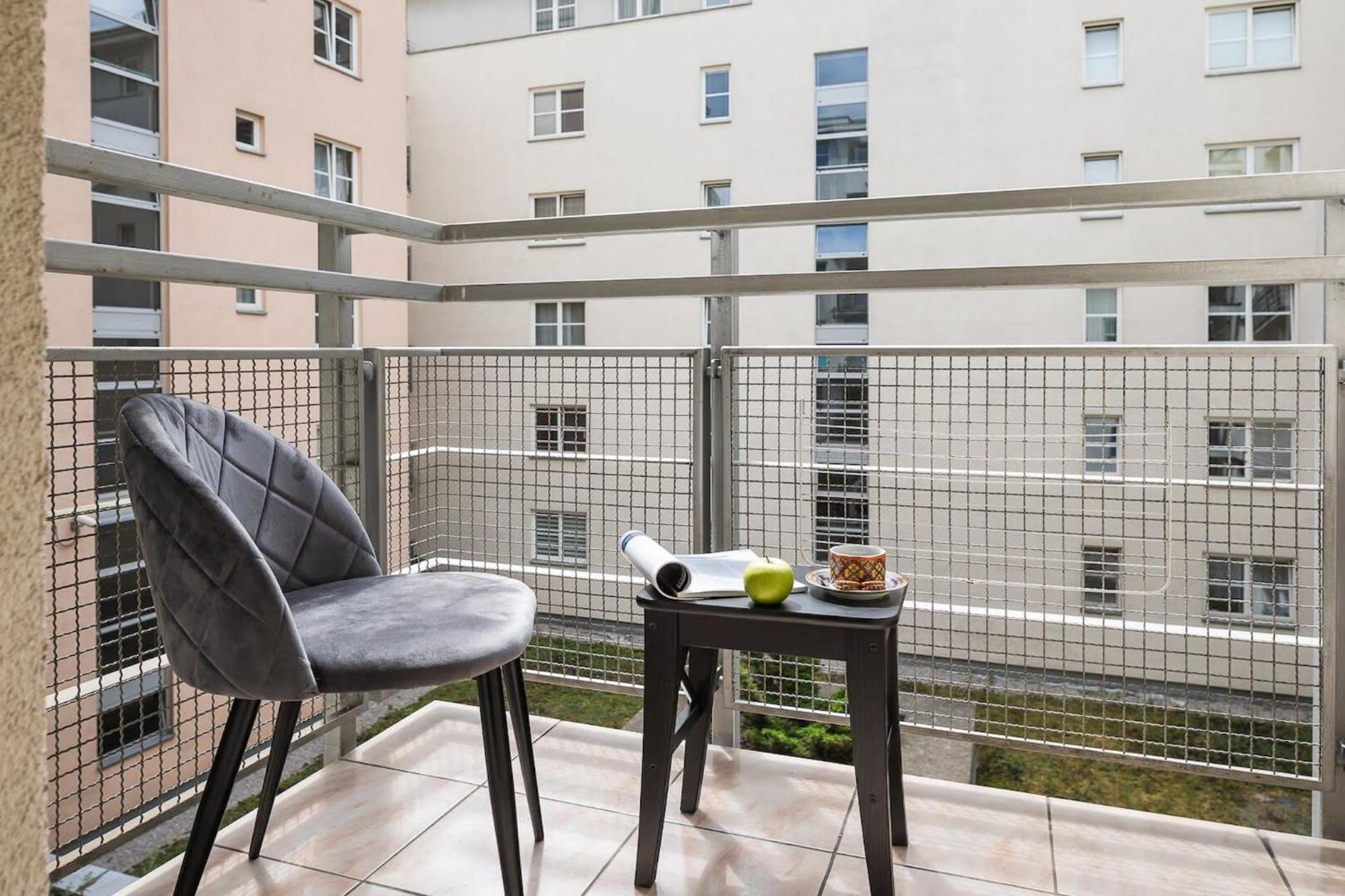 Elektoralna 12A - Colorful Apartment With Balcony By Noclegi Renters Warsawa Bagian luar foto